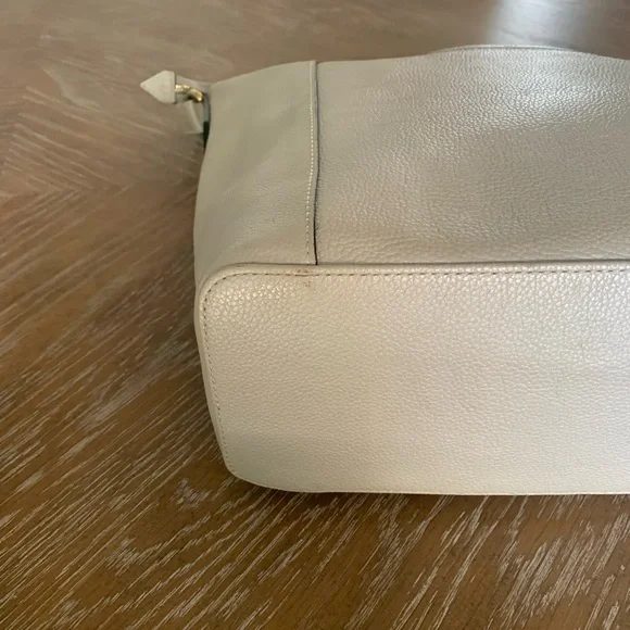 Elegant Cream Shoulder Bag with Embroidered Design - Picture 6 of 11